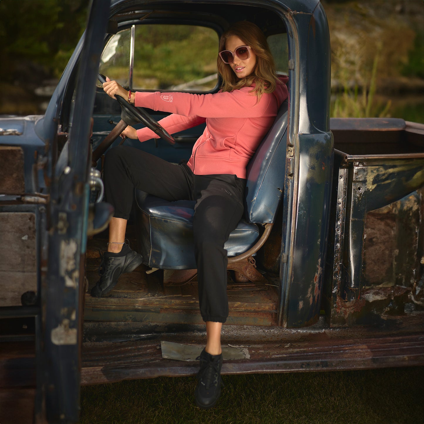 Dámske tepláky CAT