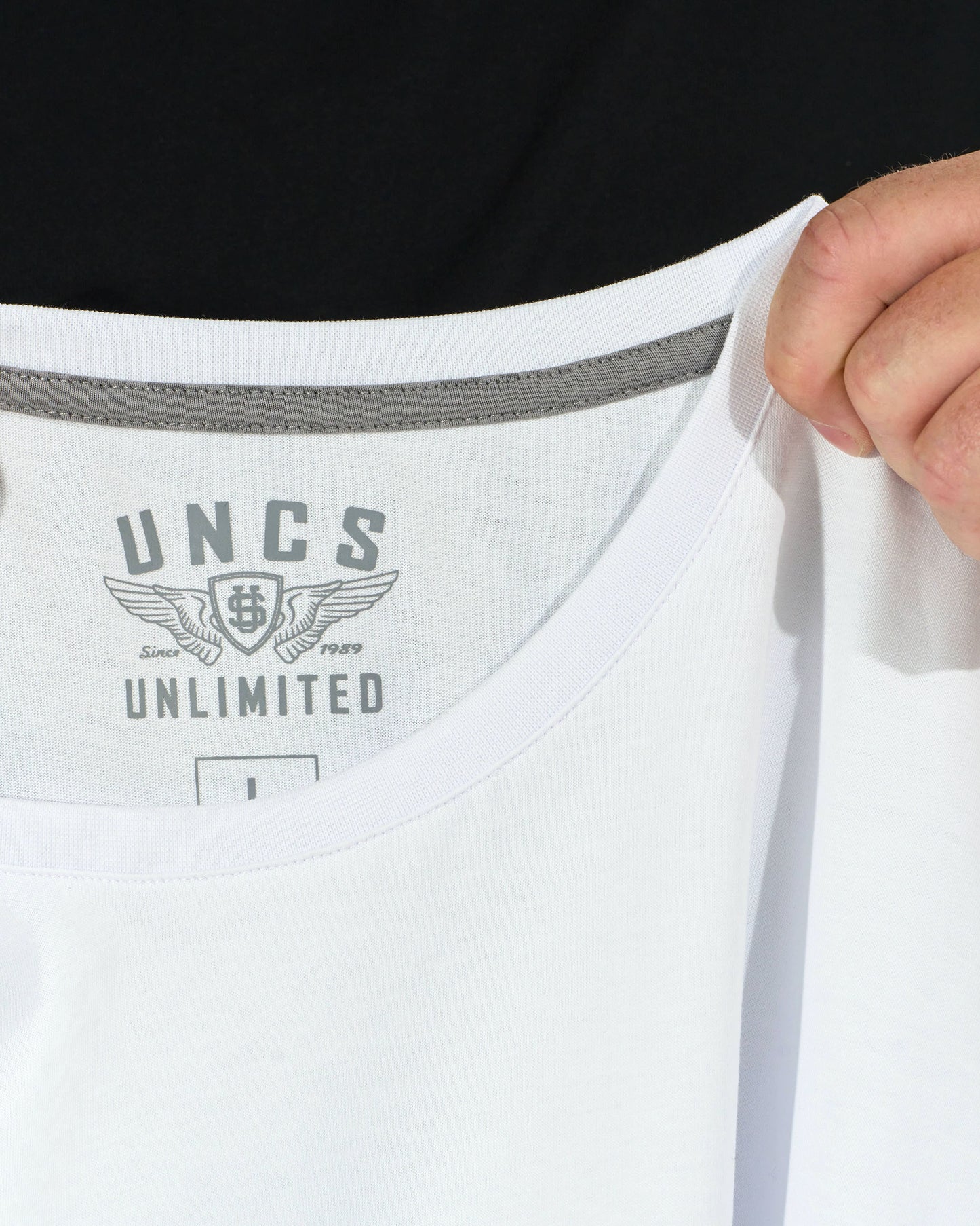 Pánske tričko BASIC V WHITE