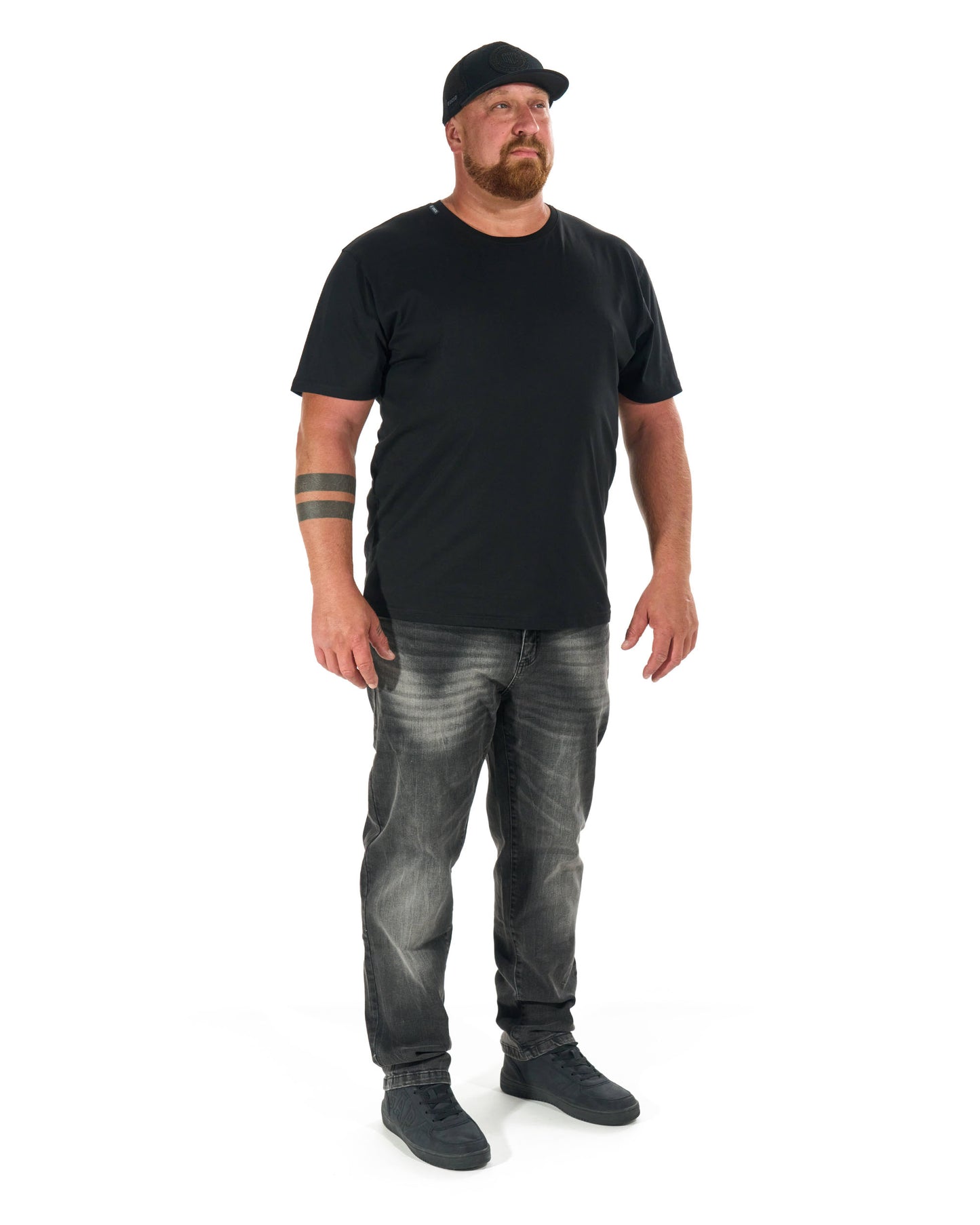 Pánske tričko BASIC V BLACK