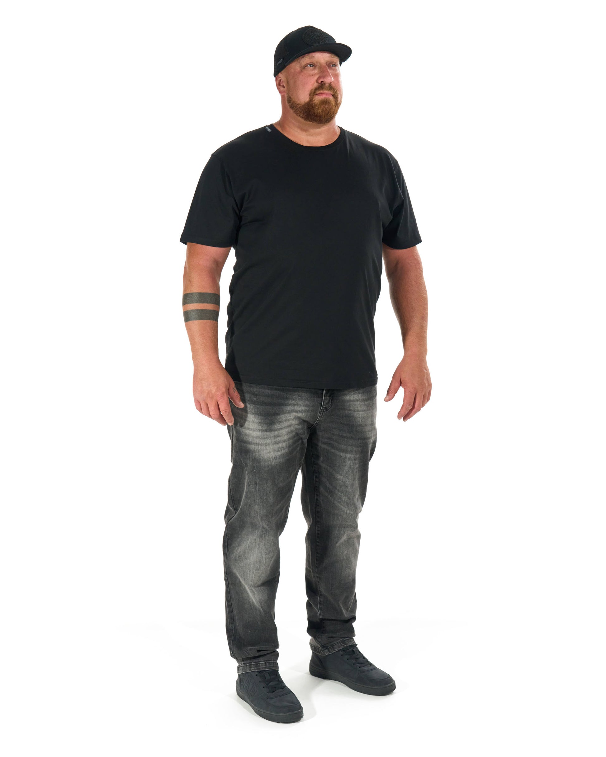 Pánske tričko BASIC V BLACK