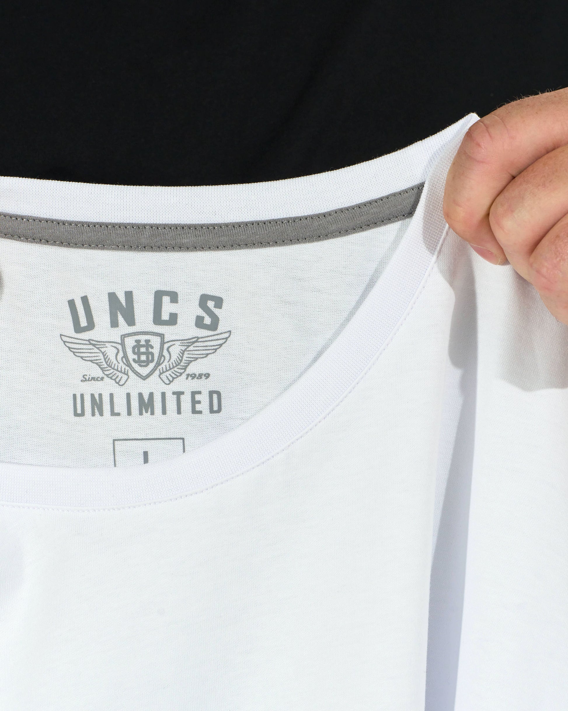 Pánske tričko BASIC V WHITE