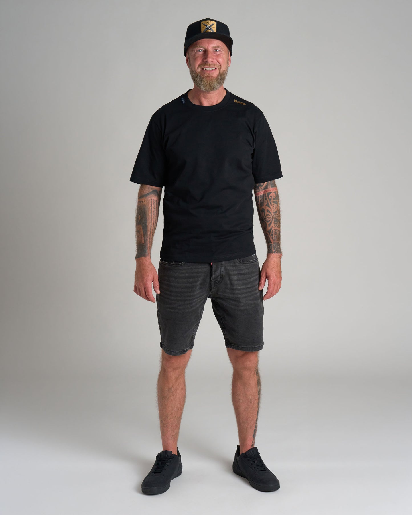 Pánske tričko UNLIMITED (OVERSIZE) BLACK/GOLD