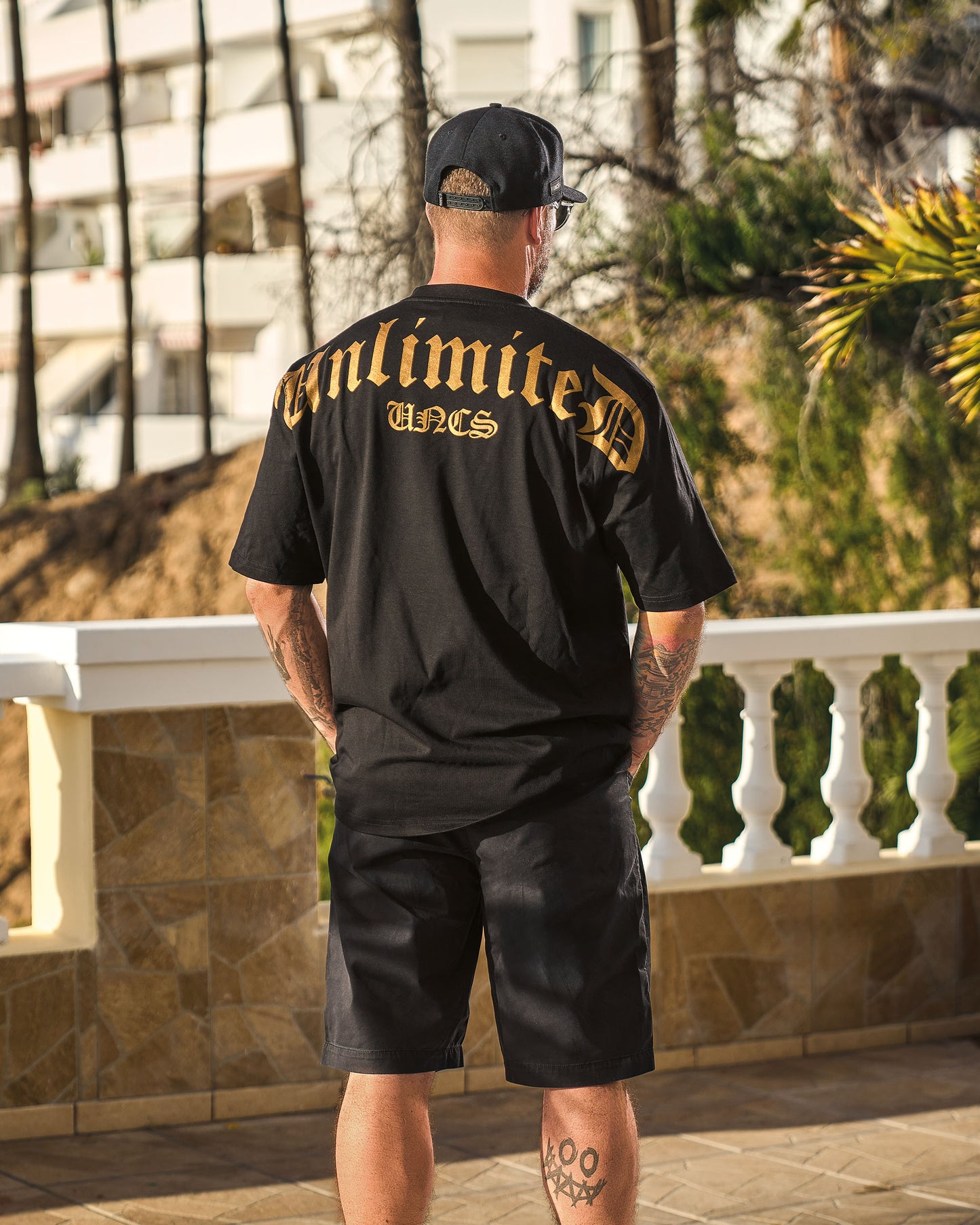 Pánske tričko UNLIMITED (OVERSIZE) BLACK/GOLD